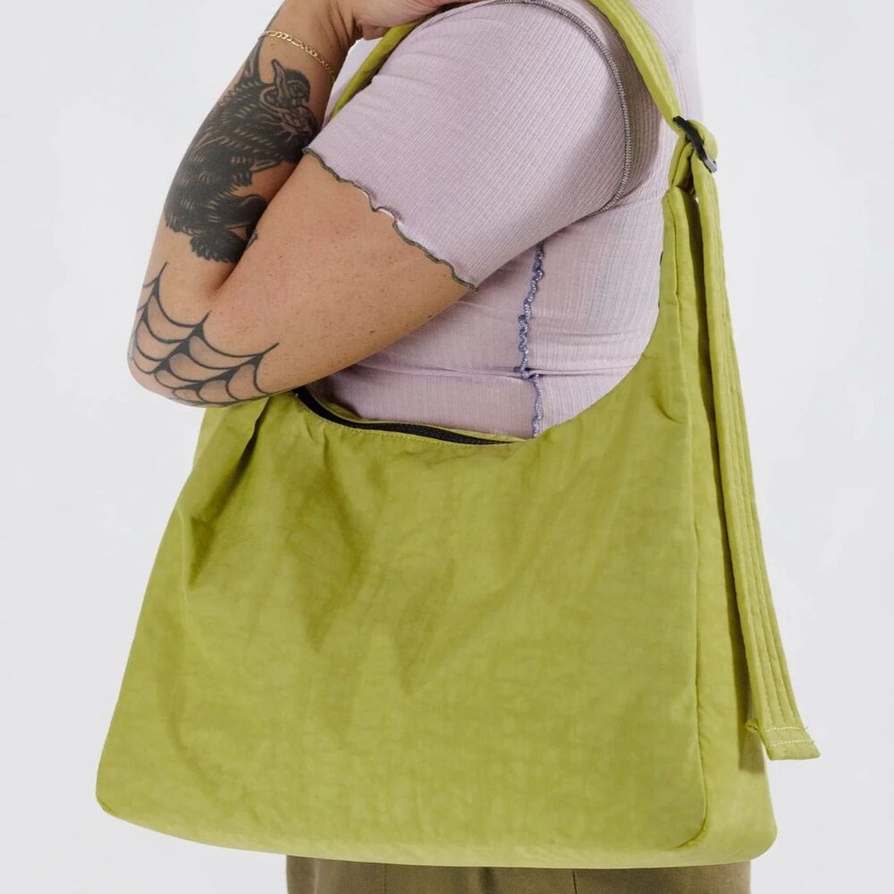 NWT Baggu Nylon Shoulder Bag - Lemongrass - Picture 5 of 6